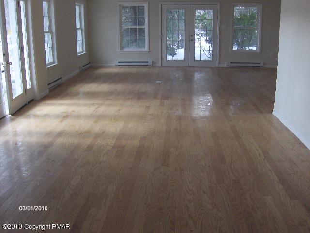 51 Five Springs Road Stroudsburg, PA 18360 - Photo 4 of 11 Living Room