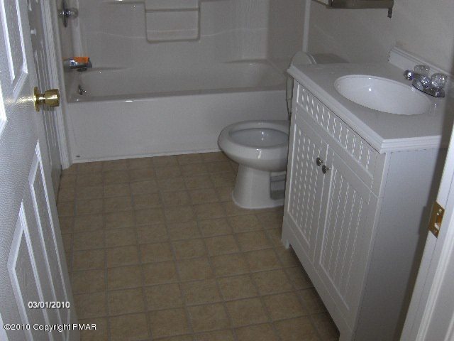 51 Five Springs Road Stroudsburg, PA 18360 - Photo 6 of 11 Main Bath