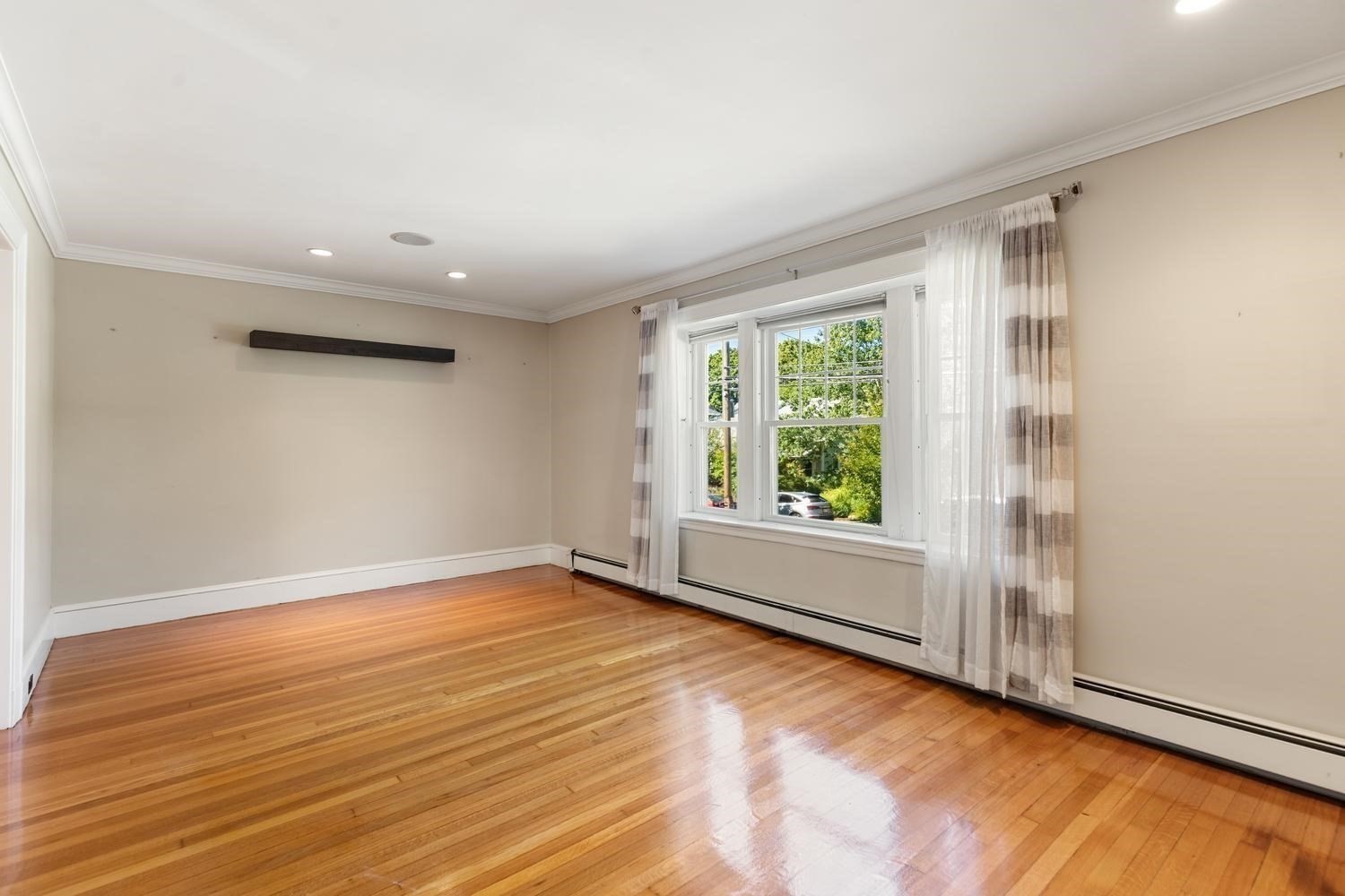 85 Robbins Road Watertown, MA 02472 - Photo 8 of 40 Gallery Image 8