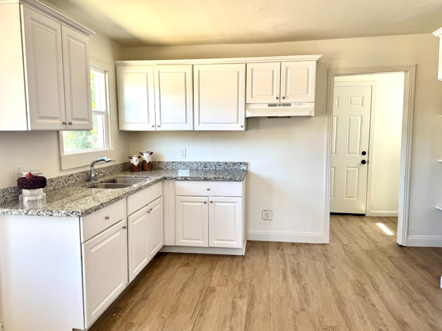 2225 North Sutter Street Stockton, CA 95204 - Photo 7 of 22