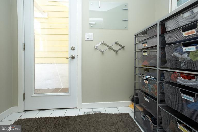 348 Tschiffely Square Road Gaithersburg, MD 20878 - Photo 11 of 30 Mudroom