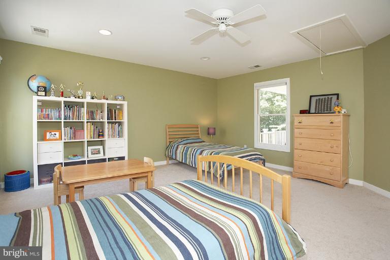348 Tschiffely Square Road Gaithersburg, MD 20878 - Photo 15 of 30 Bedroom 2