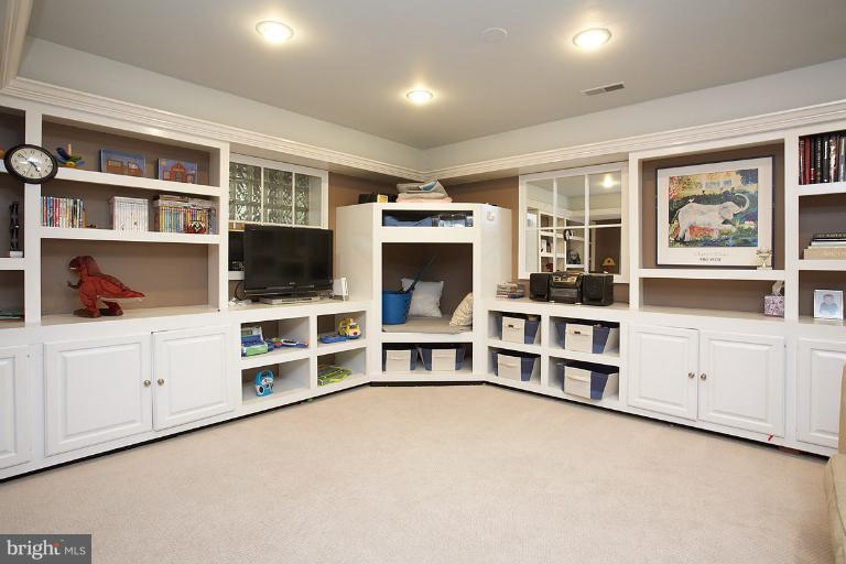 348 Tschiffely Square Road Gaithersburg, MD 20878 - Photo 21 of 30 Rec Room w/Built-in Bookcases