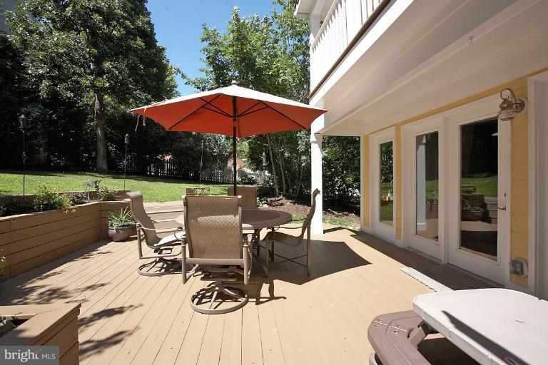 348 Tschiffely Square Road Gaithersburg, MD 20878 - Photo 25 of 30 Rear Deck