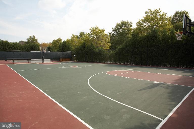 348 Tschiffely Square Road Gaithersburg, MD 20878 - Photo 26 of 30 Community Basketball