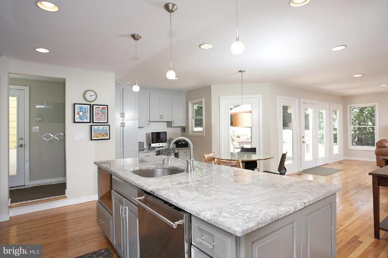 348 Tschiffely Square Road Gaithersburg, MD 20878 - Photo 29 of 30 Kitchen View #2