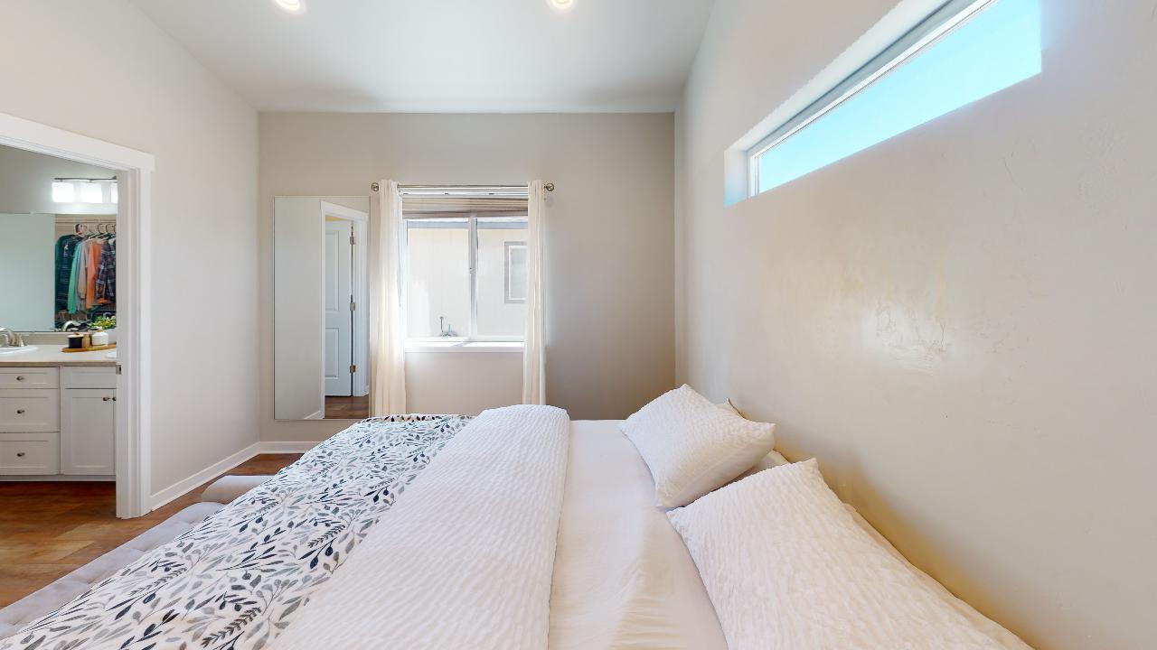 16475 Bassett Road La Pine, OR 97739 - Photo 14 of 25 Master Bedroom
