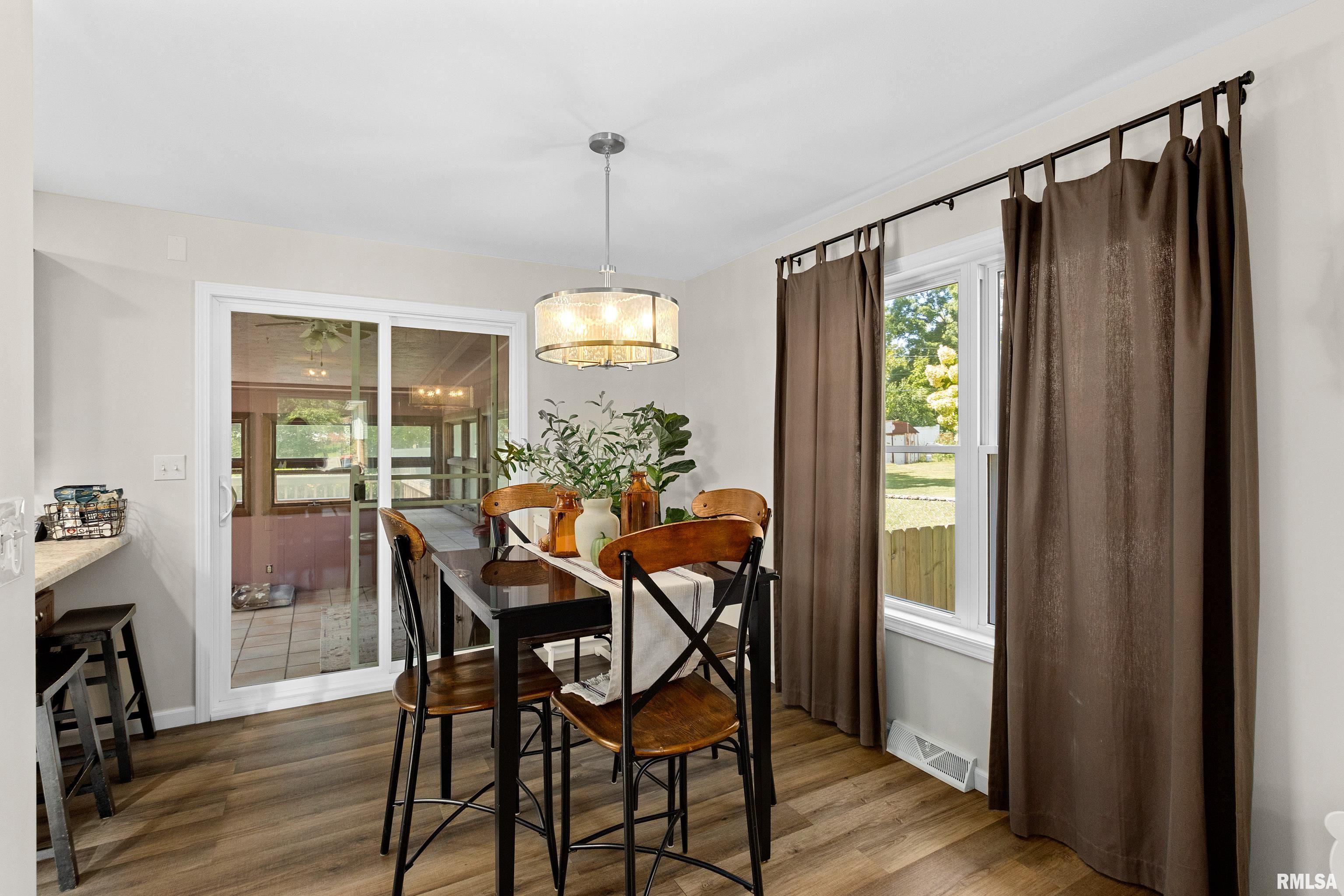 2712 West Overhill Road Peoria, IL 61615 - Photo 18 of 34 Gallery Image 18
