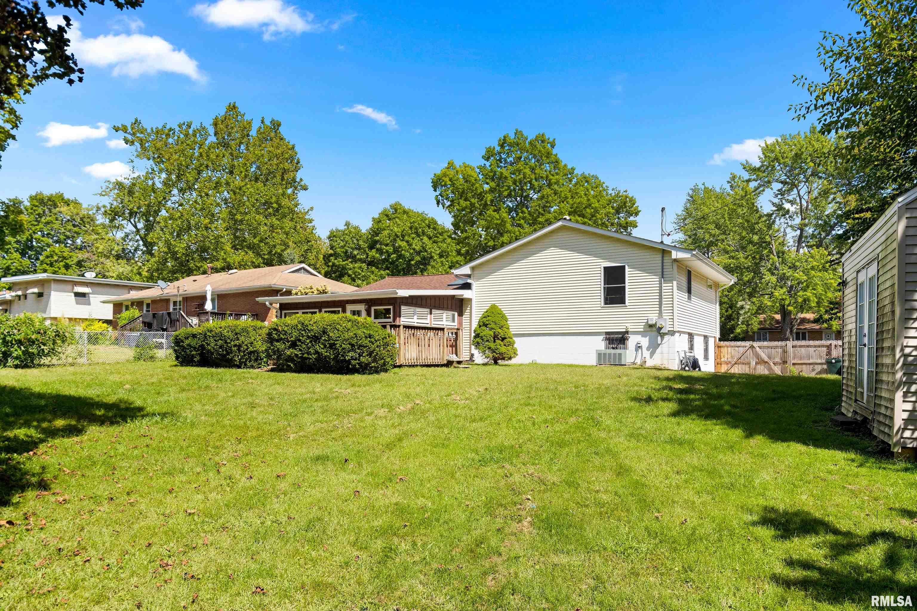 2712 West Overhill Road Peoria, IL 61615 - Photo 4 of 34 Gallery Image 4