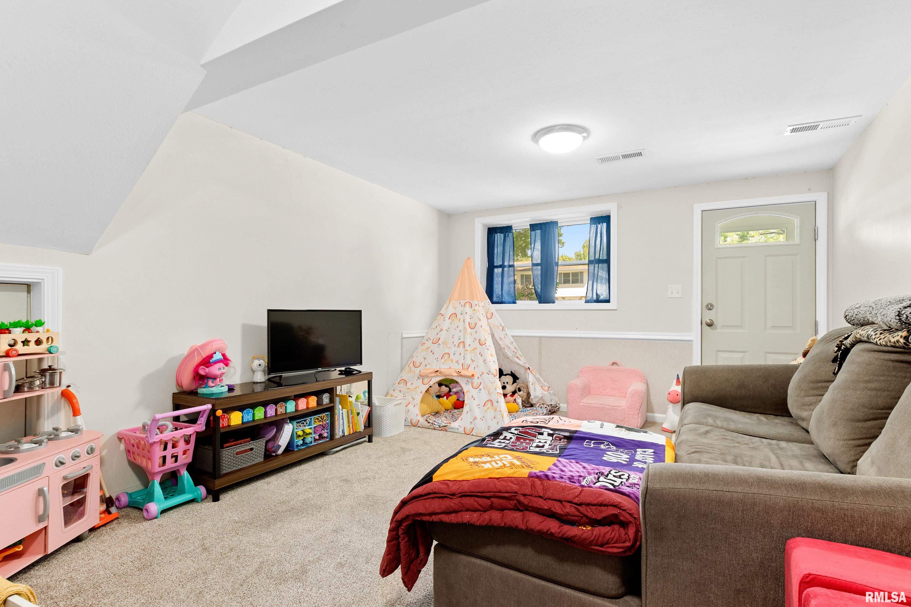 2712 West Overhill Road Peoria, IL 61615 - Photo 8 of 34 Gallery Image 8
