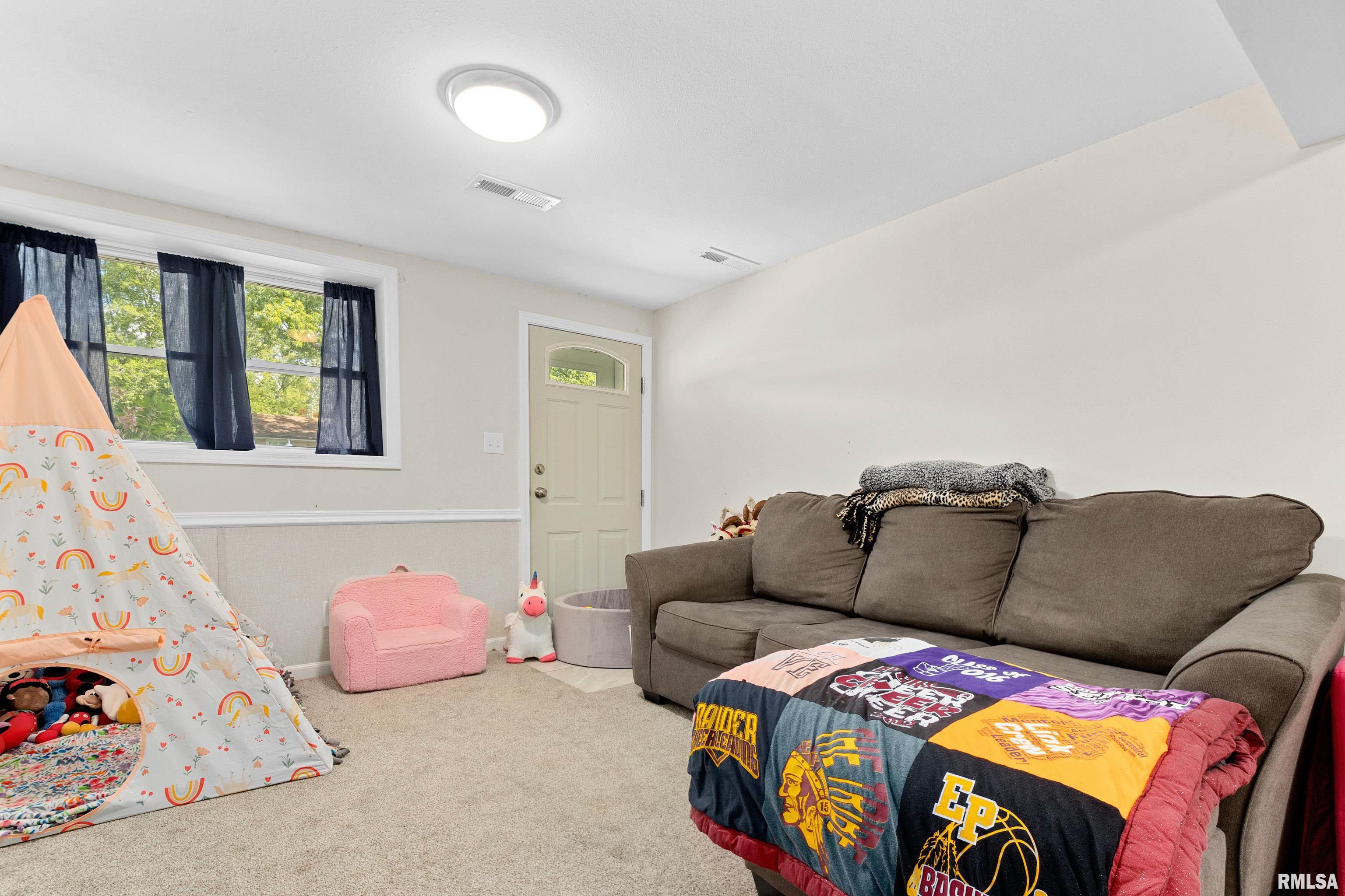 2712 West Overhill Road Peoria, IL 61615 - Photo 9 of 34 Gallery Image 9