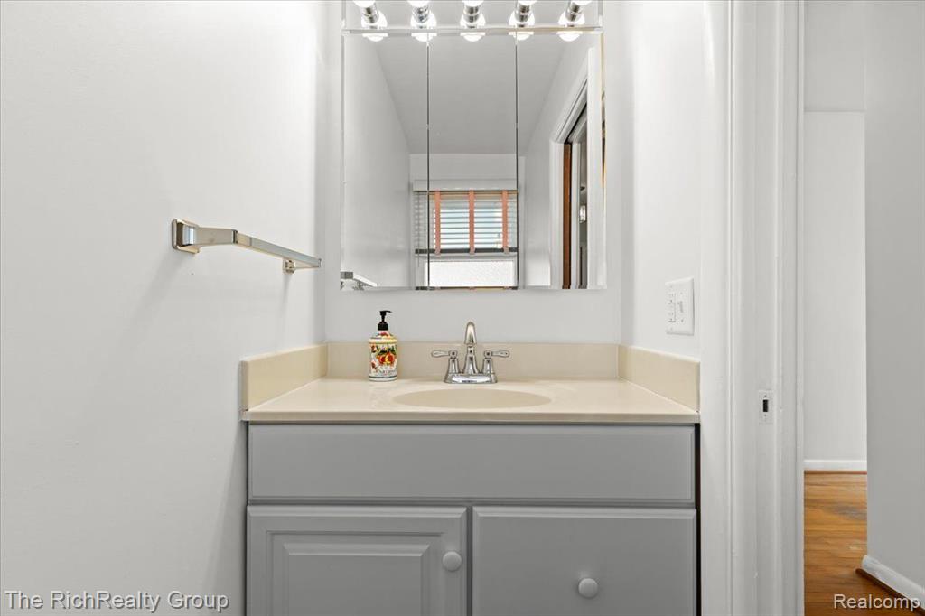 1721 Hanover Road Ann Arbor, MI 48103 - Photo 5 of 30