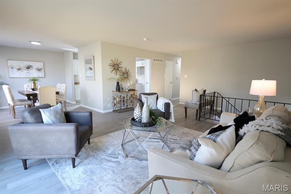 313 Brightfield Drive Ballwin, MO 63021 - Photo 4 of 16