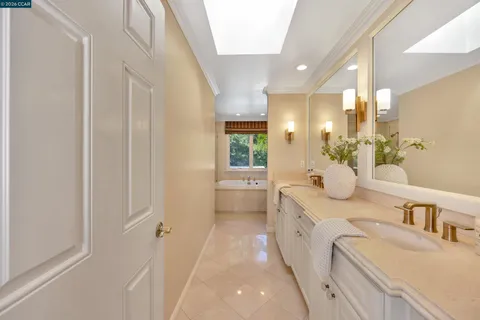 $2,895,000 | 75 Corte Yolanda, Moraga, CA 94556