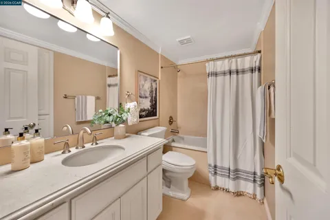 $2,895,000 | 75 Corte Yolanda, Moraga, CA 94556
