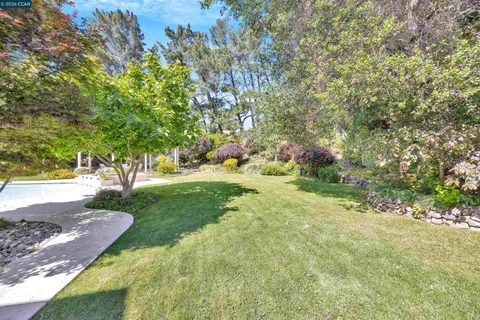 $2,895,000 | 75 Corte Yolanda, Moraga, CA 94556