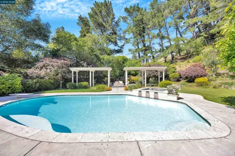 $2,895,000 | 75 Corte Yolanda, Moraga, CA 94556