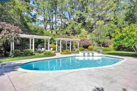 $2,895,000 | 75 Corte Yolanda, Moraga, CA 94556