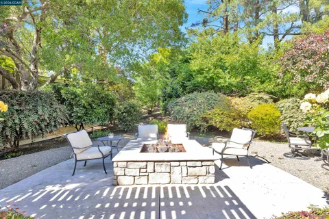 $2,895,000 | 75 Corte Yolanda, Moraga, CA 94556