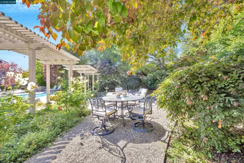 $2,895,000 | 75 Corte Yolanda, Moraga, CA 94556