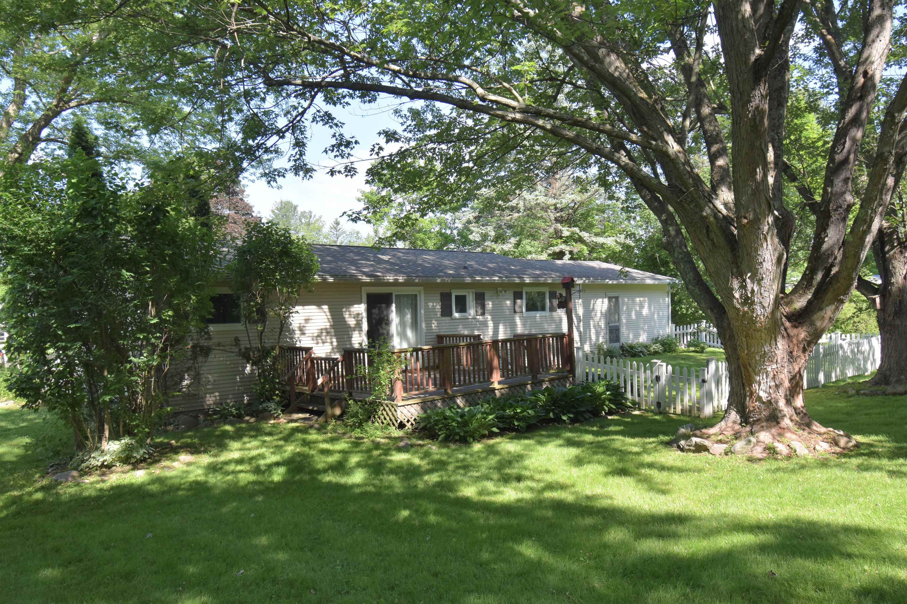 6 Foster Place Rutland, VT 05701 - Photo 4 of 38