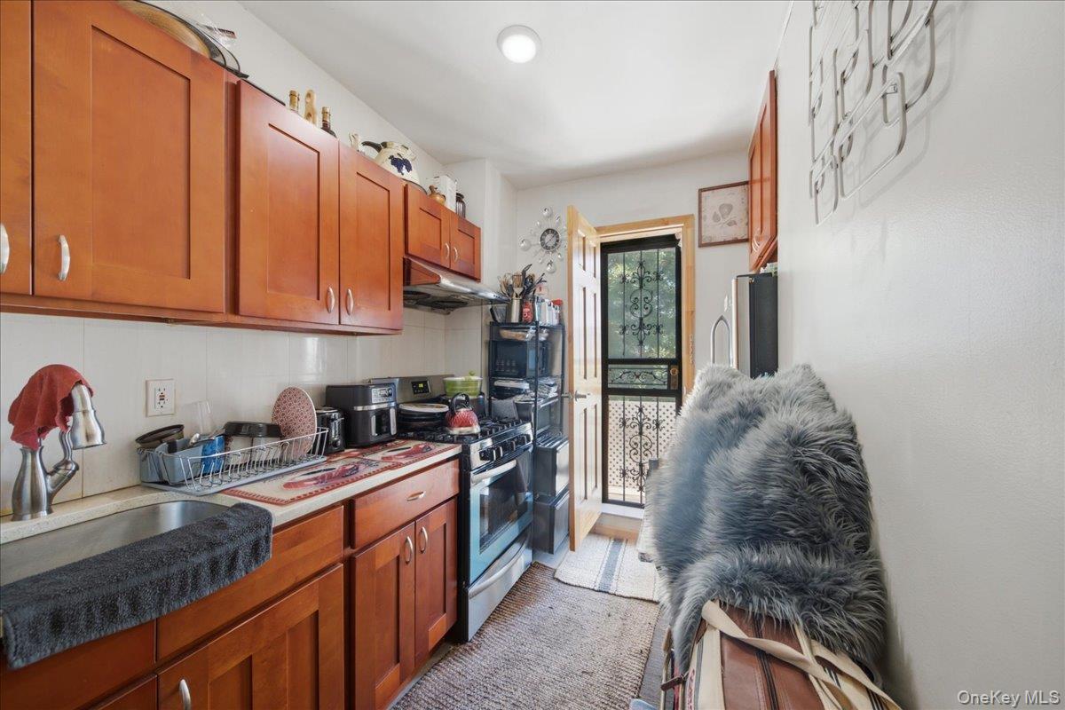 1850 Unionport Road Bronx, NY 10462 - Photo 7 of 31