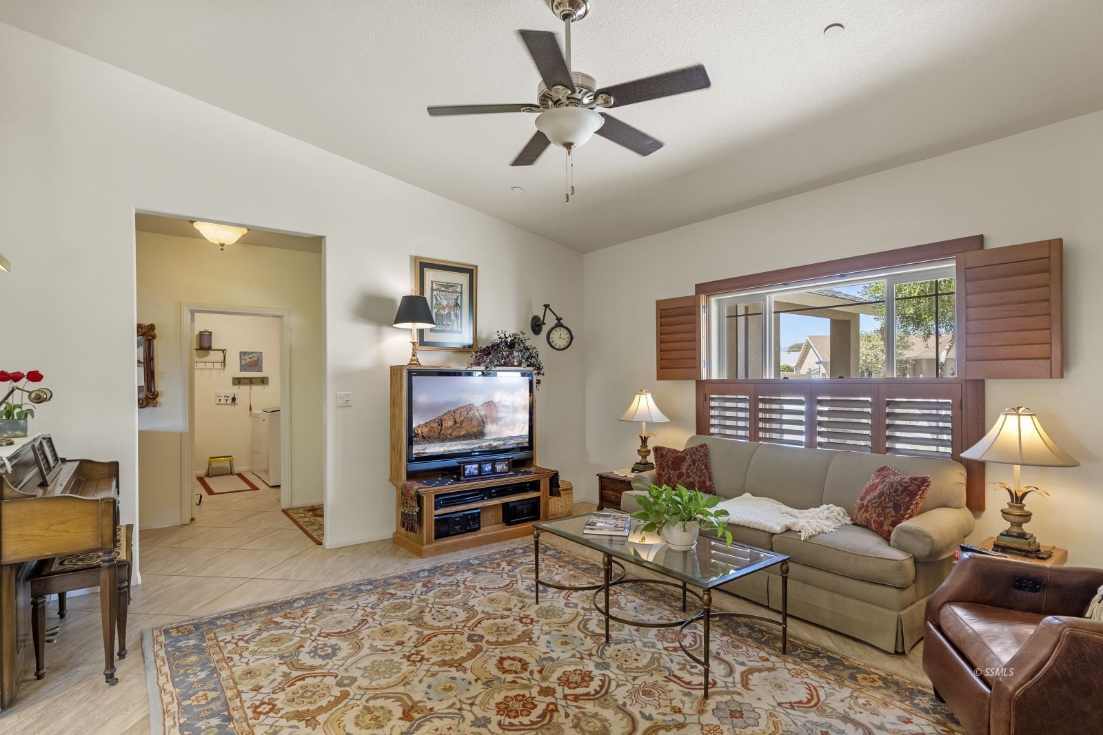 420 Scott Street Ridgecrest, CA 93555 - Photo 14 of 50 a livingroom with workspace and a couch