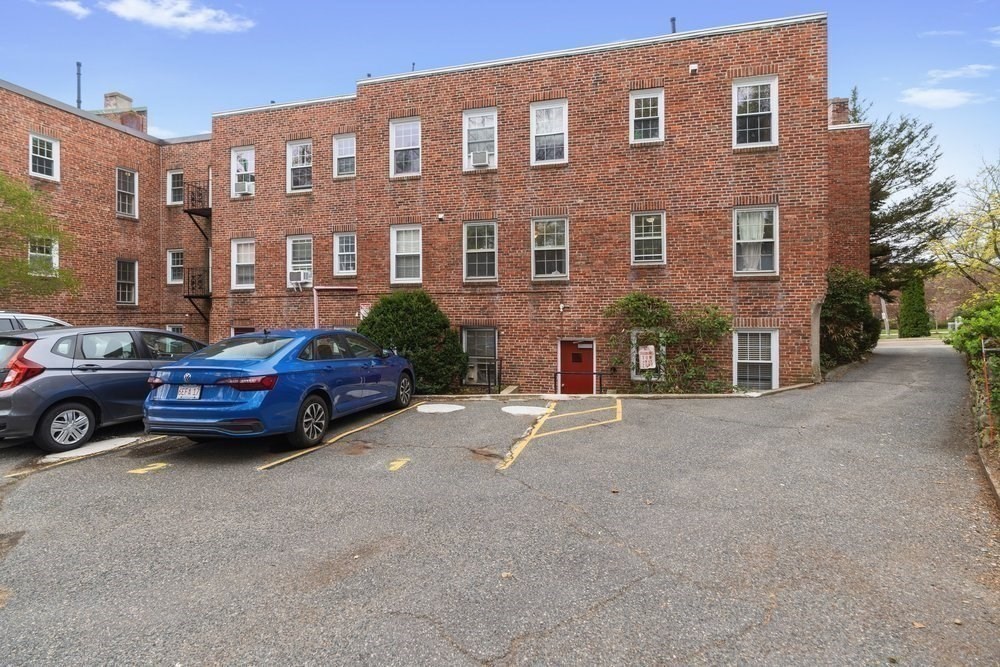 39 Commonwealth Avenue, Unit 11 Newton, MA 02467 - Photo 15 of 19