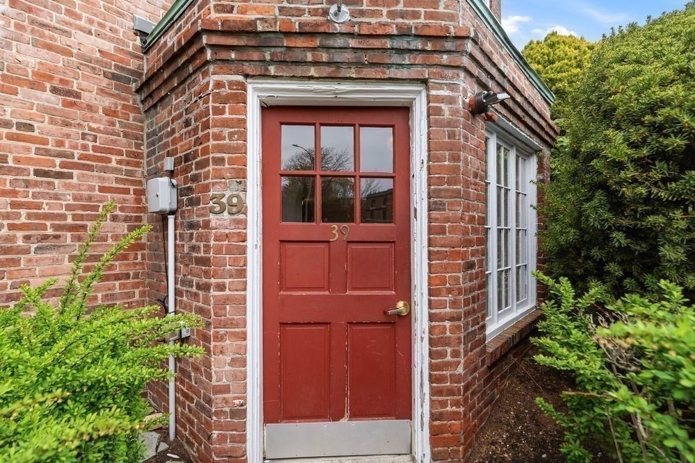 39 Commonwealth Avenue, Unit 11 Newton, MA 02467 - Photo 16 of 19