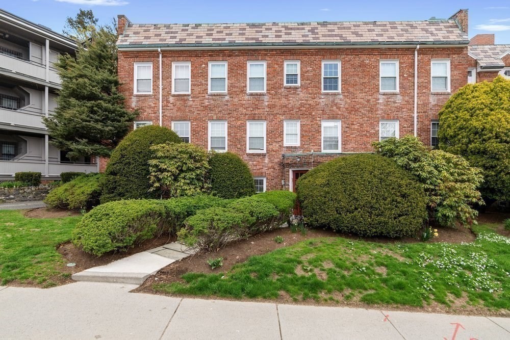 39 Commonwealth Avenue, Unit 11 Newton, MA 02467 - Photo 18 of 19