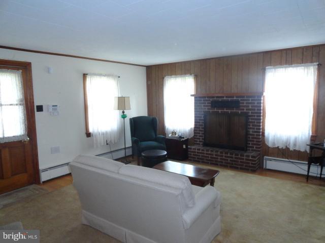 12331 Old Frederick Road Thurmont, MD 21788 - Photo 4 of 30 Living Room