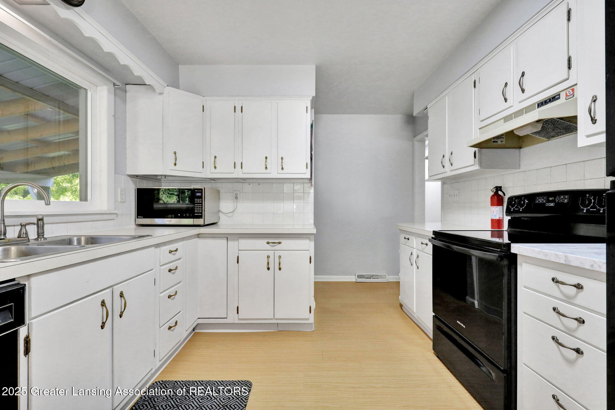 1410 West Valley Road Lansing, MI 48906 - Photo 11 of 25 10-web-or-mls-Open Ended Media-10
