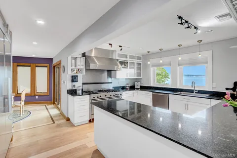 $3,595,000 | 35 Sunview Drive, Glen Cove, NY 11542