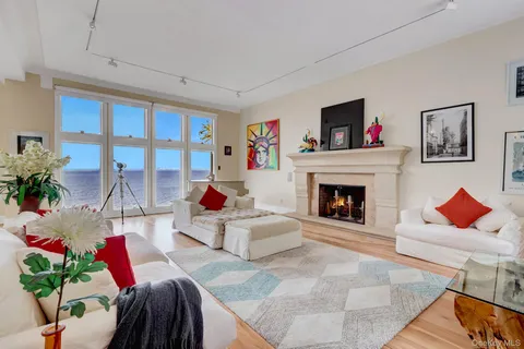 $3,595,000 | 35 Sunview Drive, Glen Cove, NY 11542