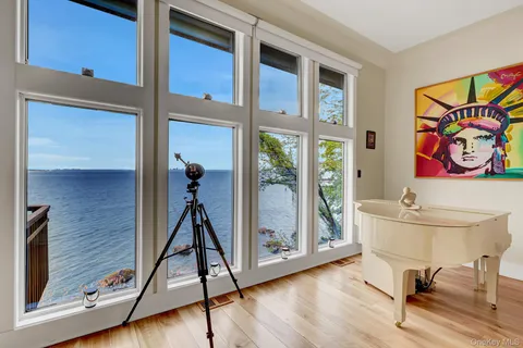 $3,595,000 | 35 Sunview Drive, Glen Cove, NY 11542