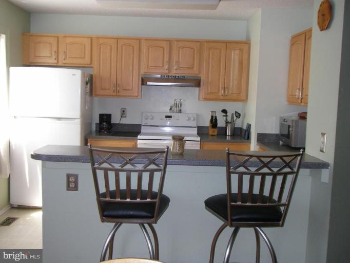 2338 Hunters Square Court Reston, VA 20191 - Photo 12 of 22 Kitchen