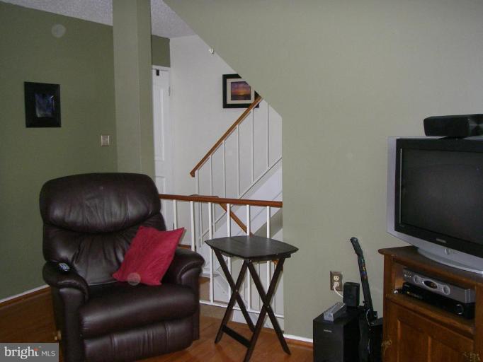 2338 Hunters Square Court Reston, VA 20191 - Photo 15 of 22 Living Room #2