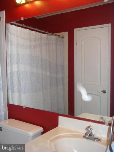 2338 Hunters Square Court Reston, VA 20191 - Photo 22 of 22 Upstairs Bath