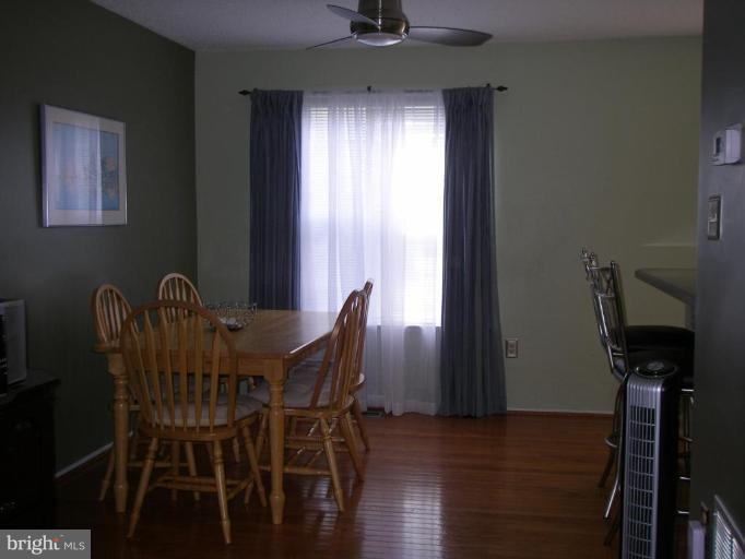 2338 Hunters Square Court Reston, VA 20191 - Photo 4 of 22 Dining Room