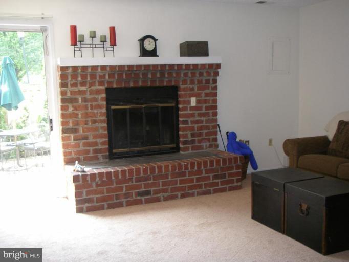 2338 Hunters Square Court Reston, VA 20191 - Photo 5 of 22 Family Room