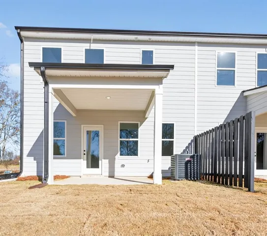 a view of a entrance gate of the house
