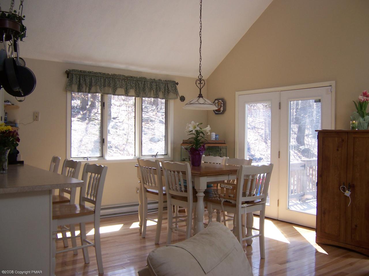 104 Riverside Lane Pocono Lake, PA 18347 - Photo 3 of 10 dining room