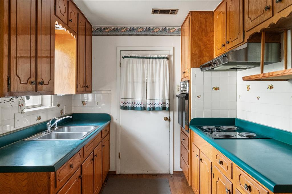 613 Whitener Road Euless, TX 76040 - Photo 16 of 29