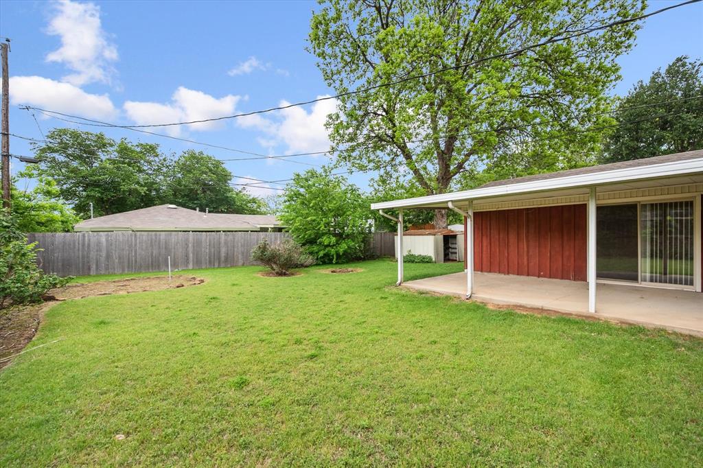 613 Whitener Road Euless, TX 76040 - Photo 27 of 29 Back yard