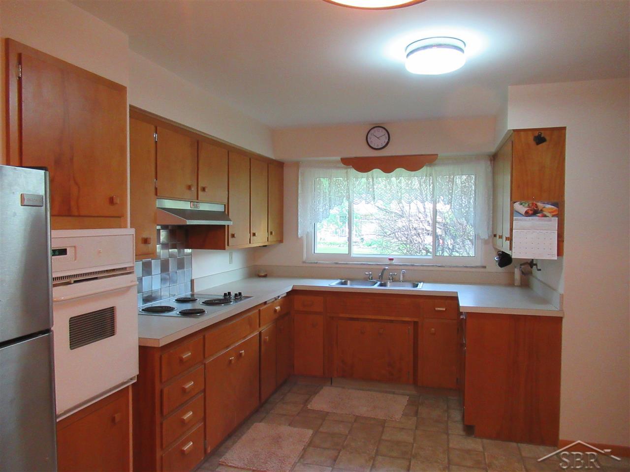 8635 North River Road Freeland, MI 48623 - Photo 6 of 18 Kitchen