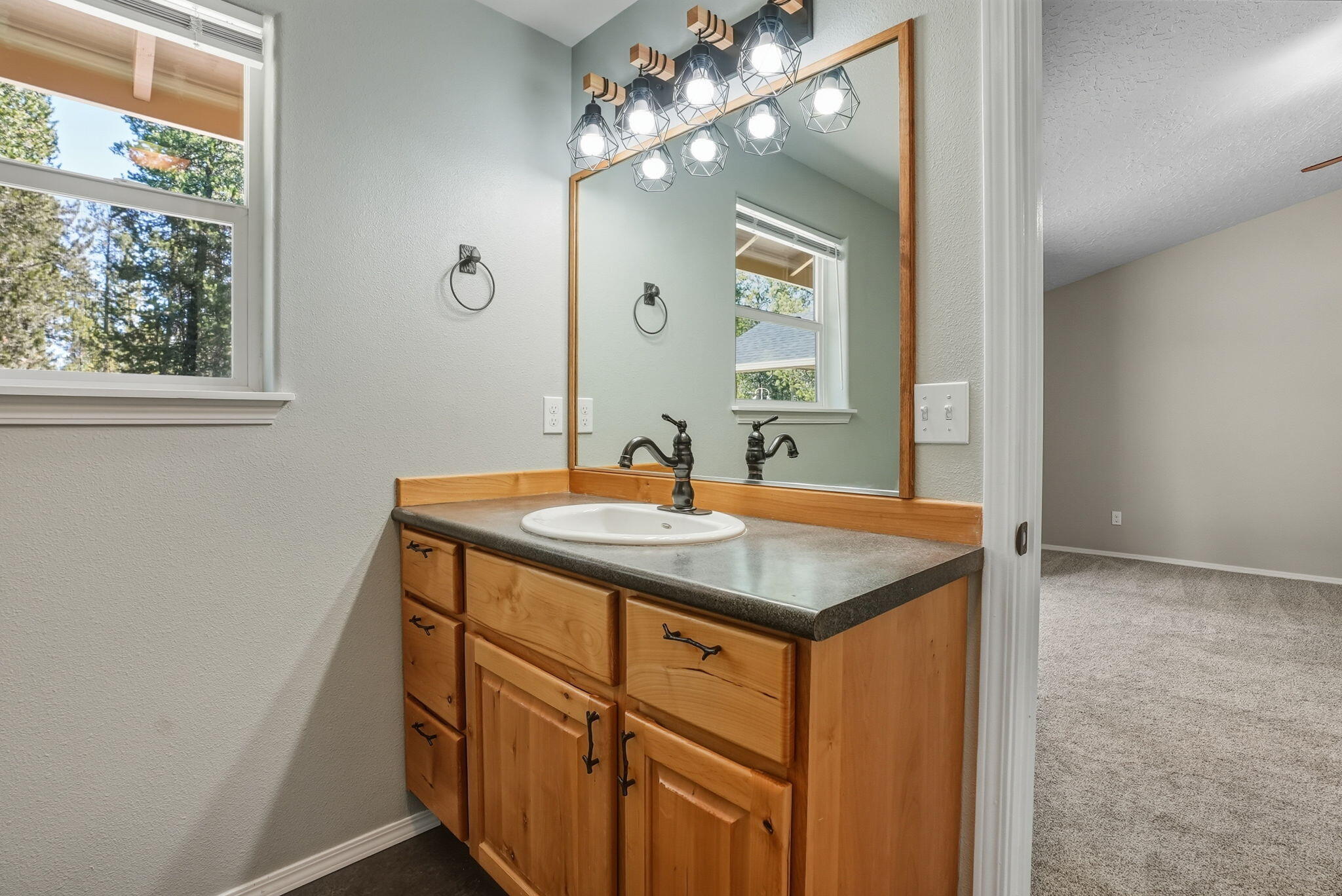 52220 Dorrance Meadow Road La Pine, OR 97739 - Photo 46 of 56 Primary suite bathroom