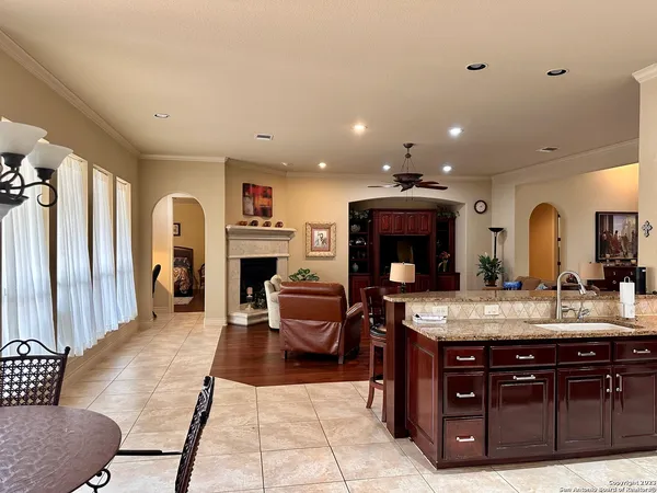 $4,750 | 402 Cameron Circle, San Antonio, TX 78258