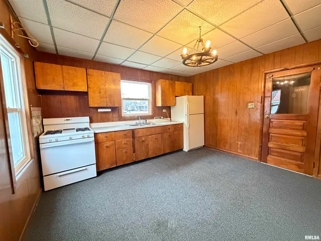 $75,000 | 889 Jefferson Street, Galesburg, IL 61401