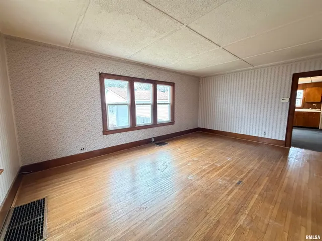 $75,000 | 889 Jefferson Street, Galesburg, IL 61401