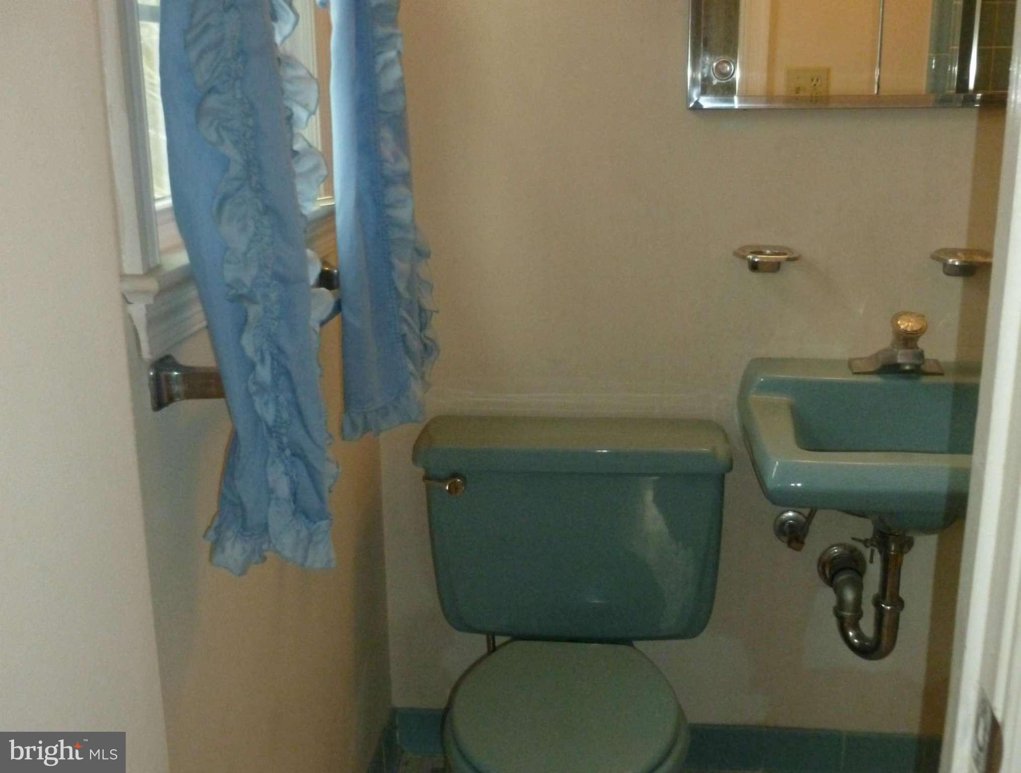 6905 Sydenstricker Road Springfield, VA 22152 - Photo 16 of 25 Bath (Master)